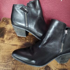 🌷Frye Judith double zip black leather booties size 9